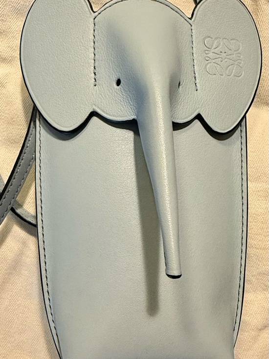 Loewe Elephant Pocket
Anagram Shoulder Bag Leather - Picture 2 of 10